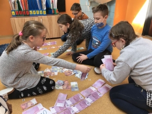 Kreatívne hry 3.c triedy, ktoré učia o peniazoch