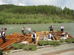 Comenius - splav Dunajca na pltiach - video